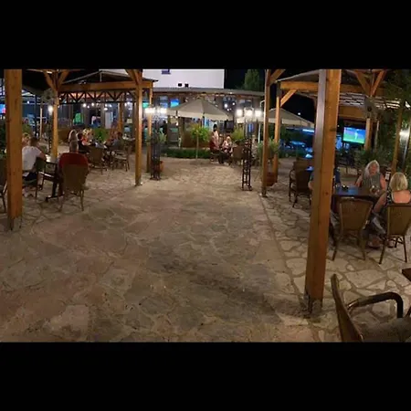 In - Rustic And Spacious By The Pensiune