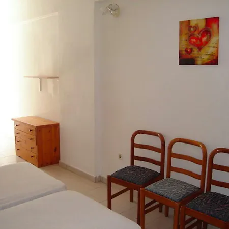 In - Rustic And Spacious By The Πεύκος