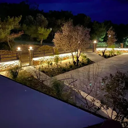 In - Rustic And Spacious By The Guest house Pefki (Rhodes)